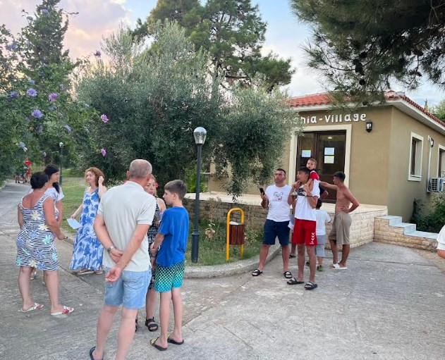 Македонски туристи во Грција ќе спијат на улица наместо во хотелот-агенцијата ЈК травел“ не платила за аранжманите