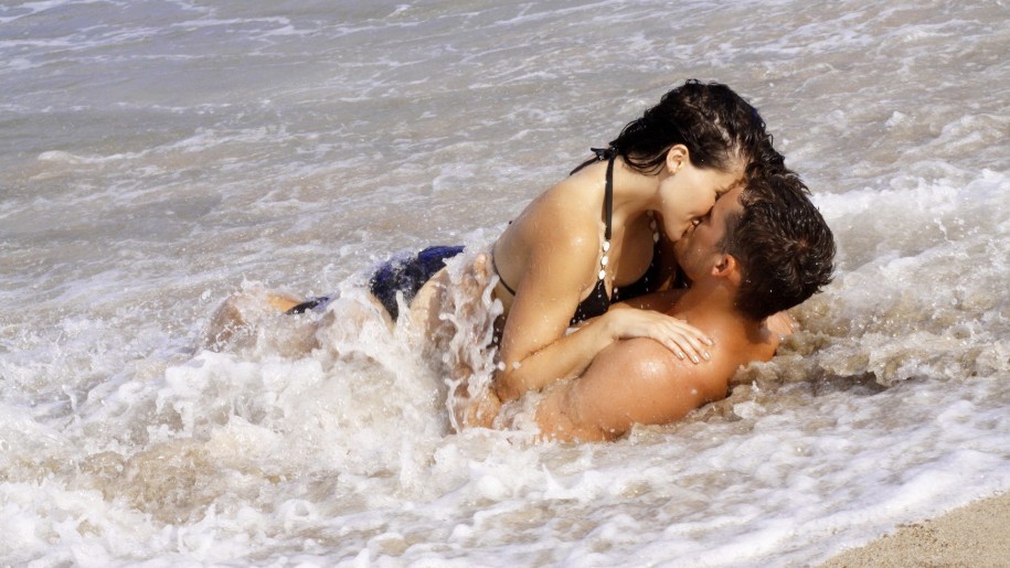 Голем љубовен хороскоп за август: Близнаците и Раковите ќе уживаат во романса, Водолиите во секс