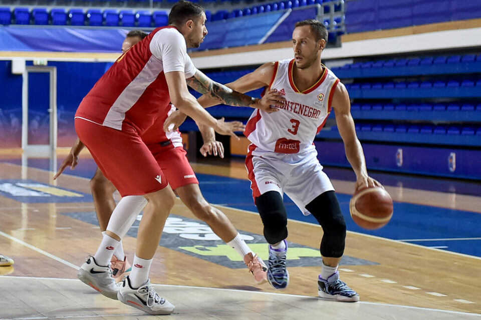 Македонските кошаркари убедливо поразени од Црна Гора