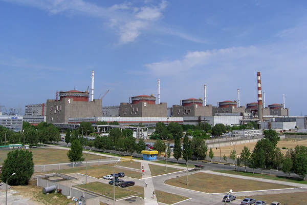 Нуклеарната централа Запорожје исклучена од мрежата поради руско гранатирање