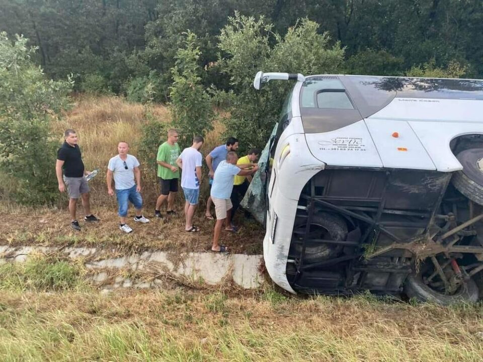 По несреќата во Бугарија: На еден патник му е ампутирана ногата, а не на возачот