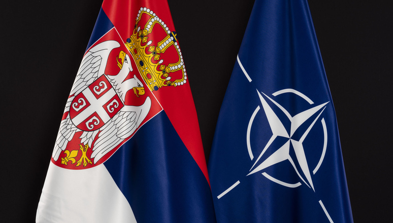 Хил: Србија ќе влезе во НАТО кога тоа ќе го сакаат нејзините граѓани
