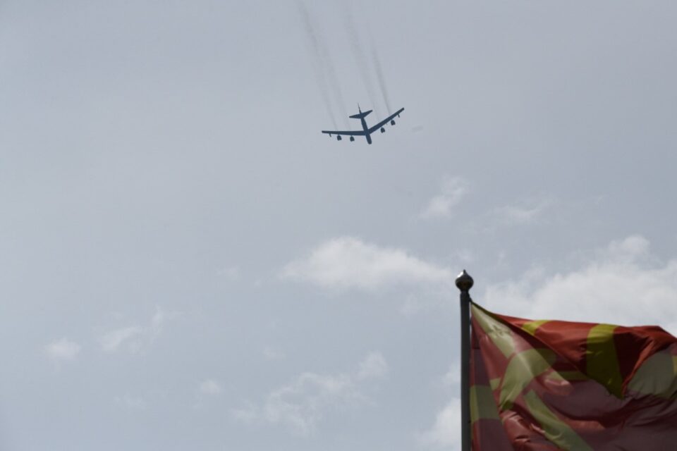 Министерство за одбрана: Американските бомбардери Б-52 со прелетот над Скопје го демонстрираа силното сојузништво во НАТО