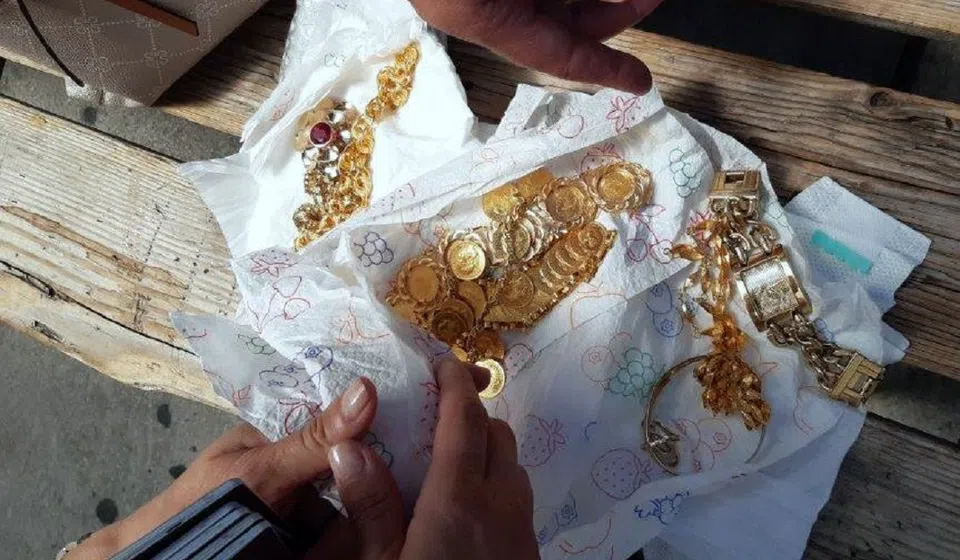 Со злато скриено во пелени се обиделе од Македонија да заминат кон Швајцарија