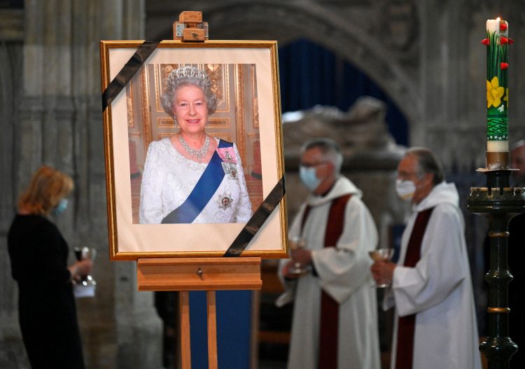 Ковчегот на кралицата ќе биде изложен 5 дена во Вестминстерската палата