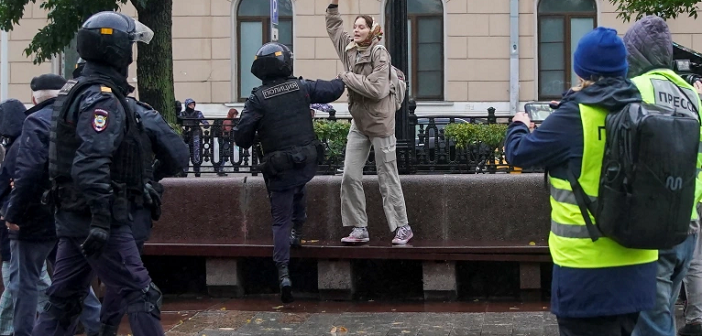 Стотици демонстранти се уапсени за време на протестите против руската „делумна мобилизација“