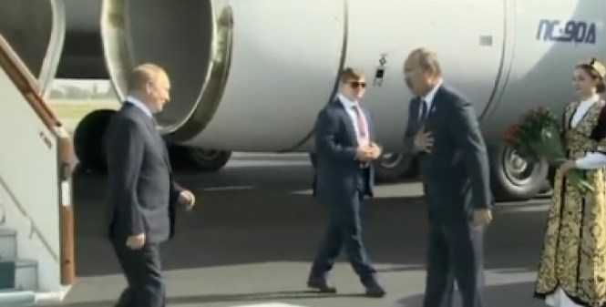 Никој не смее да му пријде и да се поздрави со Путин
