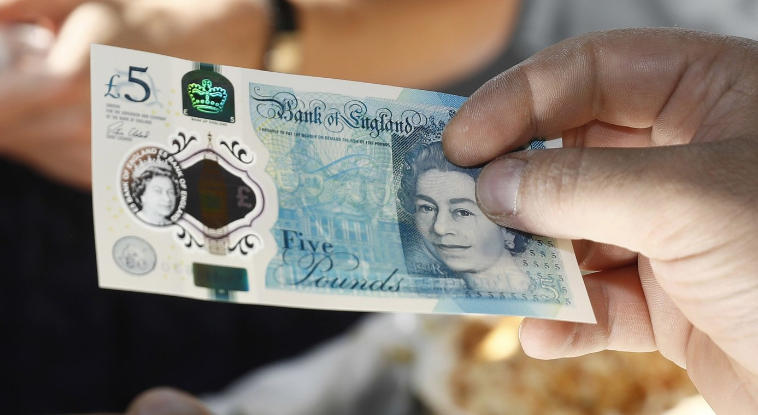 Првпат по 37 години, британската фунта падна под 1,10 за долар