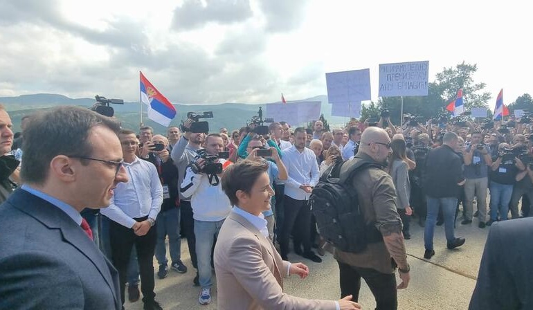 Српската премиерка, Ана Брнабиќ, во посета на Косовска Митровица: Секогаш ќе бидеме со нашиот народ на Косово