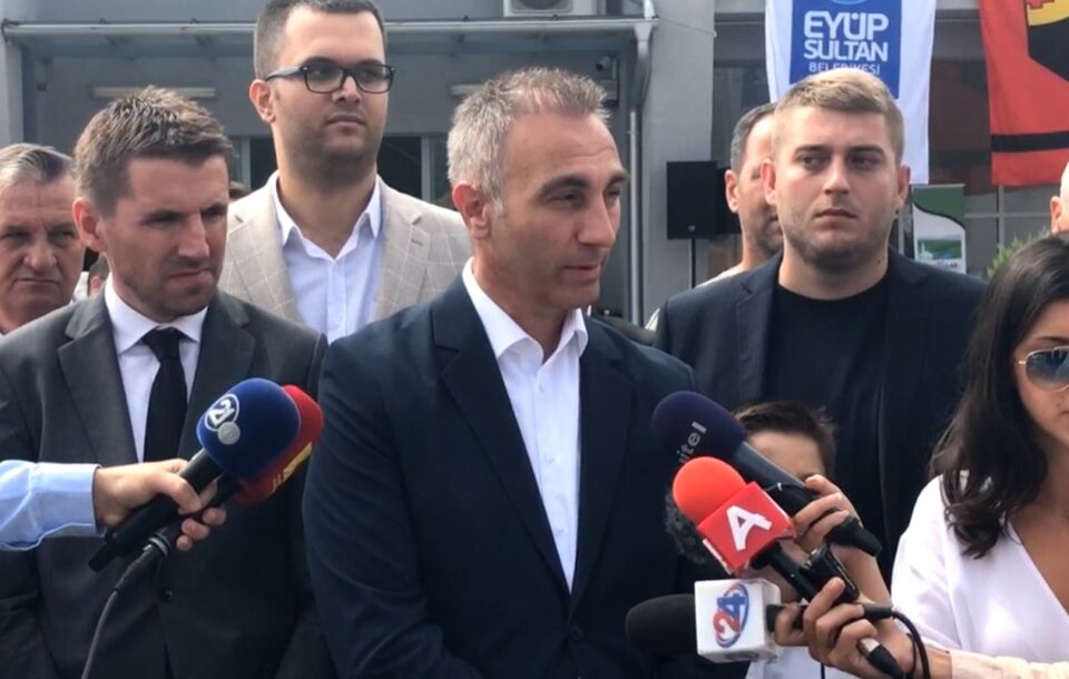 Груби: Со уставните измени ќе докажеме дека во Македонија има само 3.500 Бугари