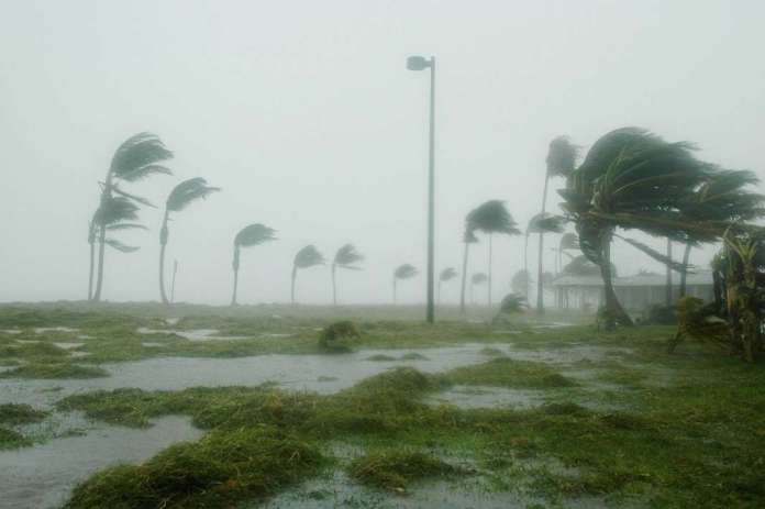Два милиони луѓе без струја на Флорида поради ураганот Ијан