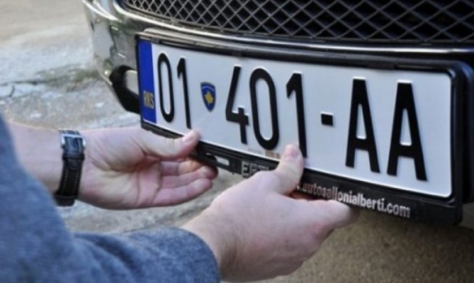 Само седум српски возила се пријавиле да си ја променат табличката на возилото на косовска