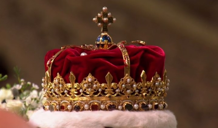 Круната и телото на Елизабета со скапоцениот дијамант од Индија изложени во Шкотска