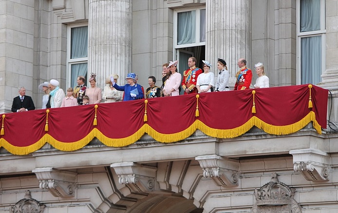 Лондон како Арачиново: Кралското семејство е ослободено од данок