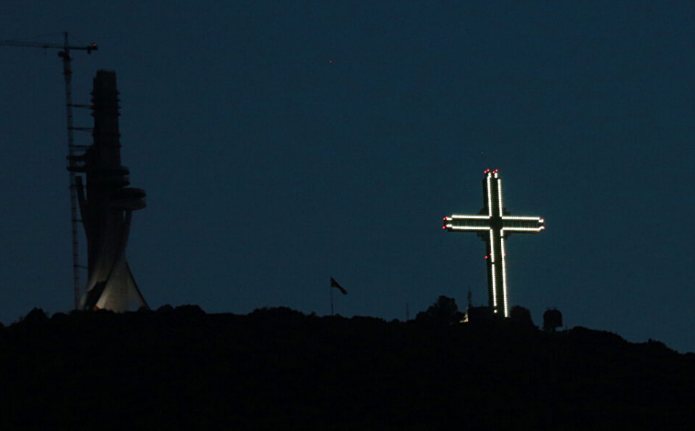 Смета дека е непотребно: Арјанит Хоџа бара да се исклучи осветлувањето на Милениумскиот крст