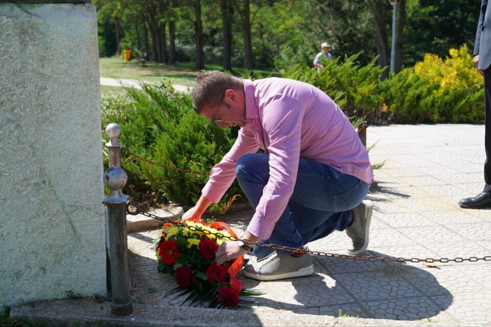 Мицкоски по повод 11.Октомври ќе положи свежо цвеќе кај Могилата на непобедените- меморијален комплекс во Спомен паркот на Револуцијата во Прилеп