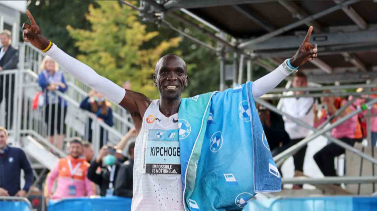 Кипчоге го урна сопствениот светски рекорд на маратон во Берлин