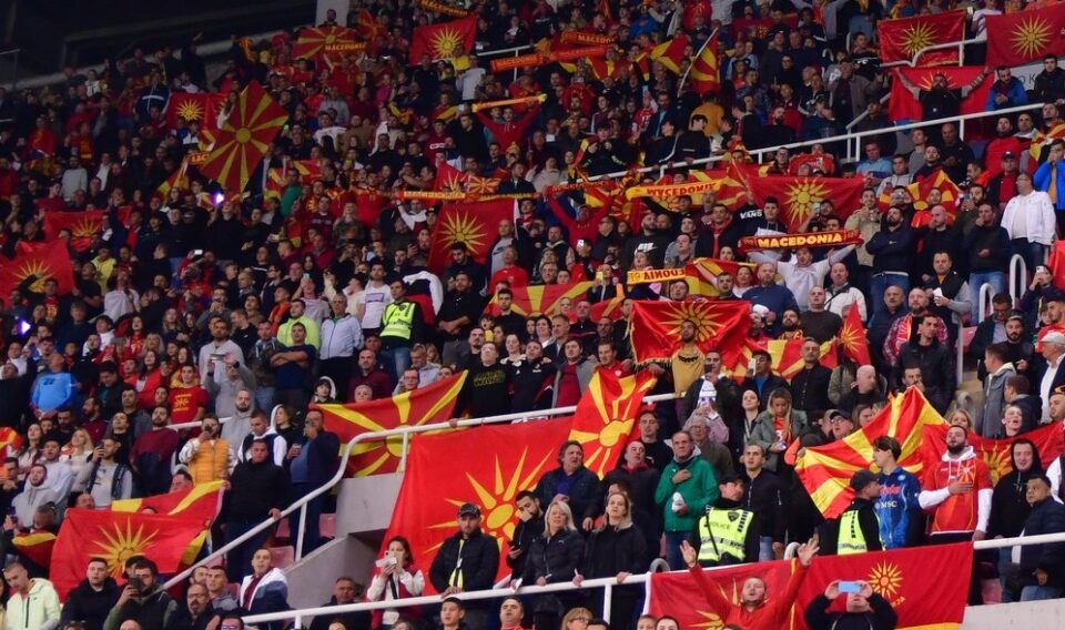 Хелсиншки ги кара македонските навивачи, со исвиркувањето ги продлабочувале поделбите