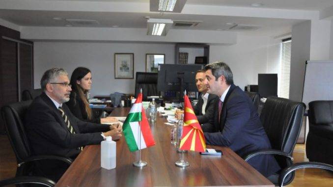 Министерот Нуредини се сретна со новоименуваниот амбасадор на Унгарија, Клаин