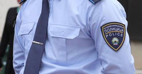 Полицаец со „бмв“ на МВР, паднал на коловозот – тешко е повреден