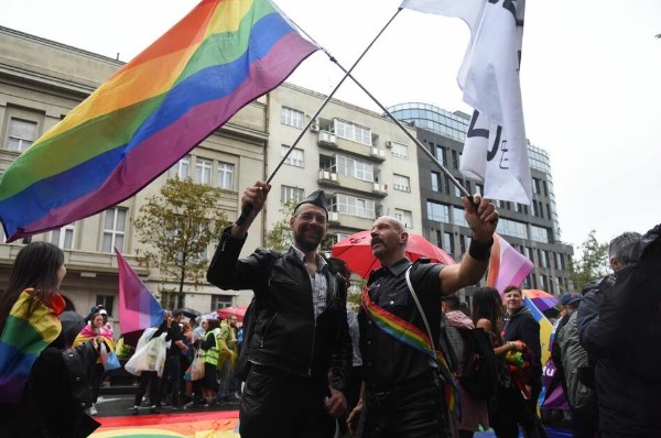 ЛГБТ популацијата повреди десет полицајци во Белград