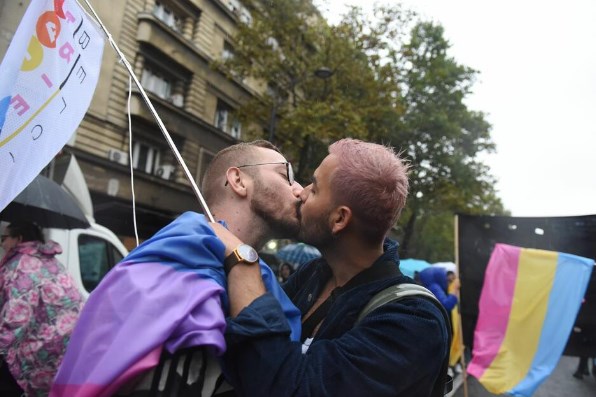 Судри ЛГБТ заедницата во Белград со полицијата и противниците на парадата