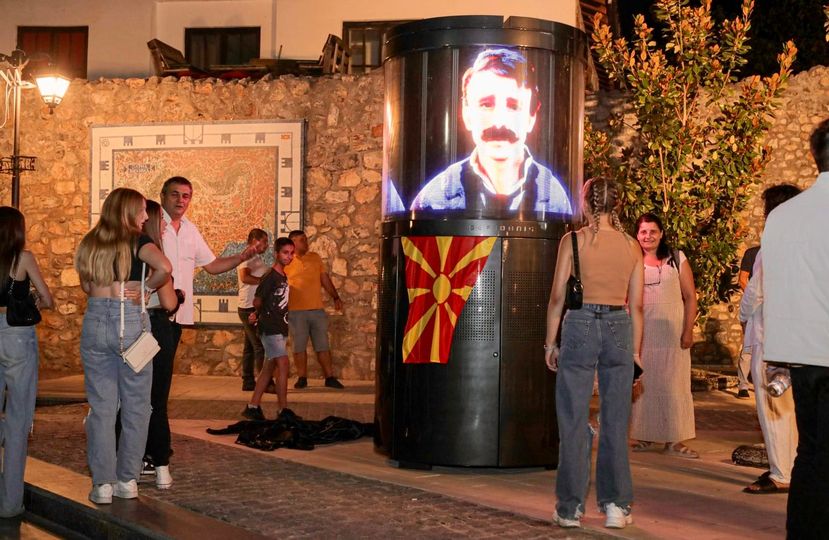 Повторно оштетен е виртуелниот споменик на Глигор Прличев во Охрид