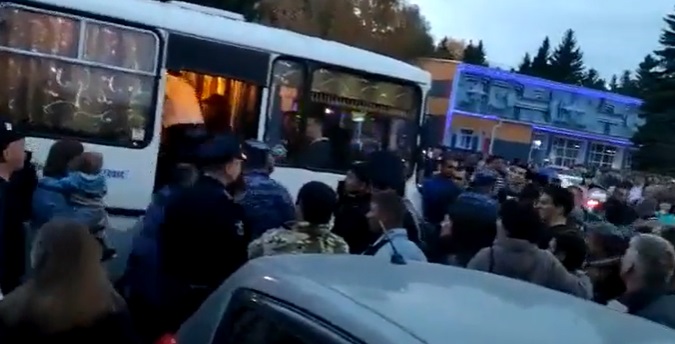 Герашенко: Мобилизираните се борат со полицијата