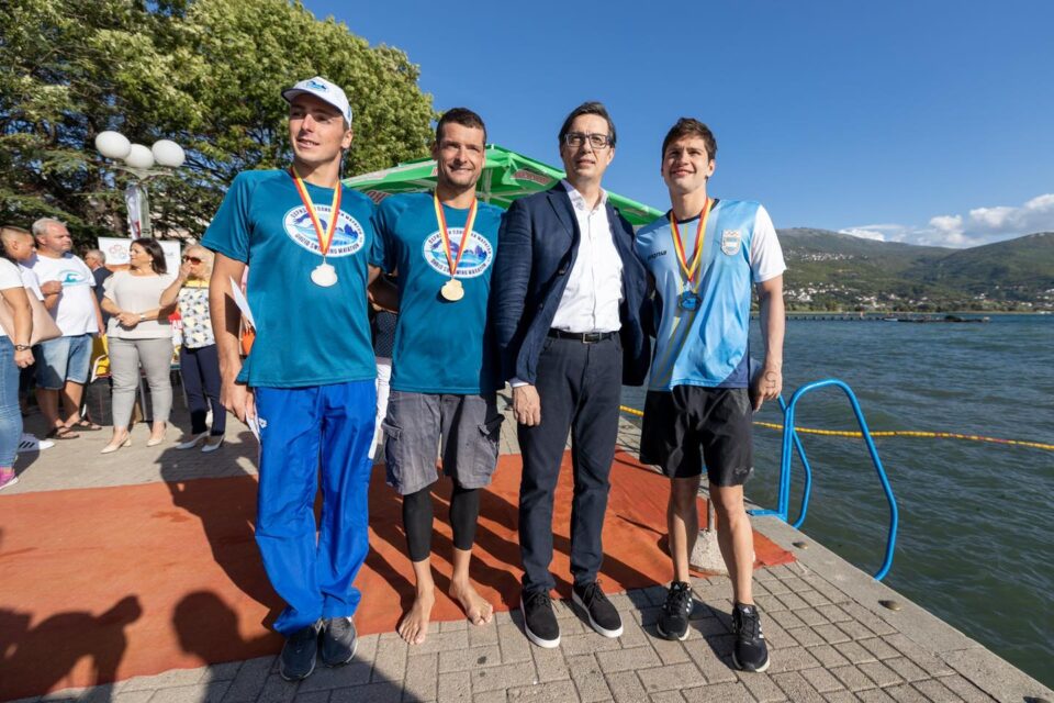 Градоначалникот на Охрид се чуди што бара Пендаровски на Охридски маратон