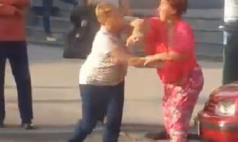 Две женски тепачки на Бадник, едни се пресметале во казино други пред зграда