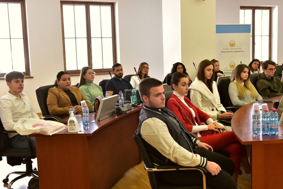 Министерството за финансии домаќин на студентите од Универзитетот Американ Колеџ Скопје