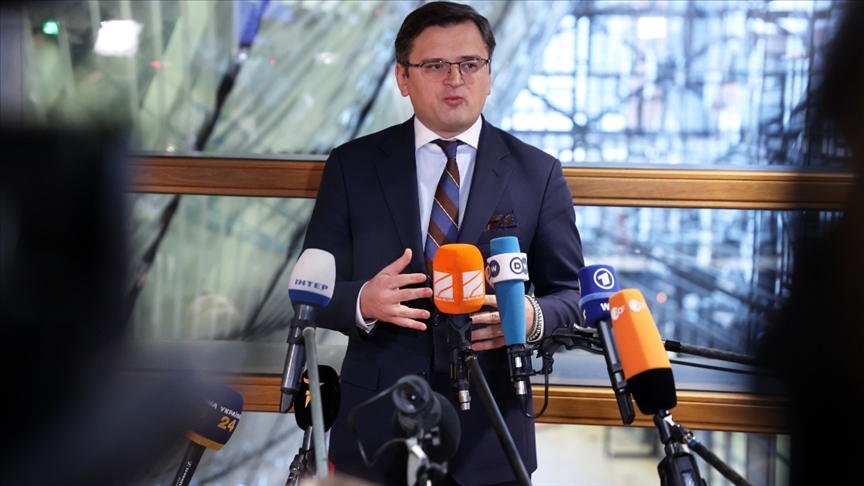 Кулеба ќе му предложи на украинскиот претседател прекин на односите со Иран