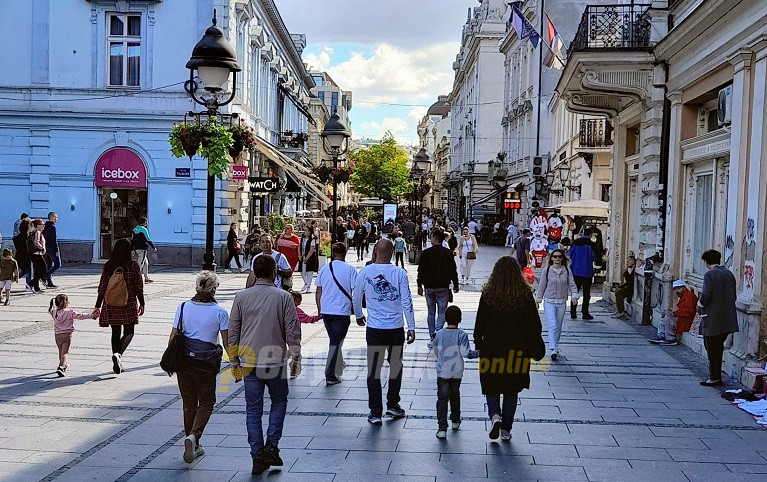 Градот Белград им дава до 109 илјади динари на семејствата кои имаат тројки, четворки, петорки и двојни близнаци