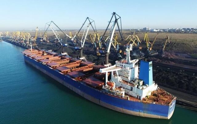 Шест бродови со жито ги напуштија пристаништата во Украина откако Русија повторно се приклучи на договорот