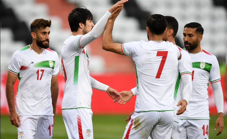 Фудбалери од Иран бараат од ФИФА да ја избрка нивната репрезентацијата од Светското првенство во Катар