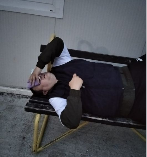 Во огромни болки, избркан без никаква помош: Кирков оставен без лекарска асистенција