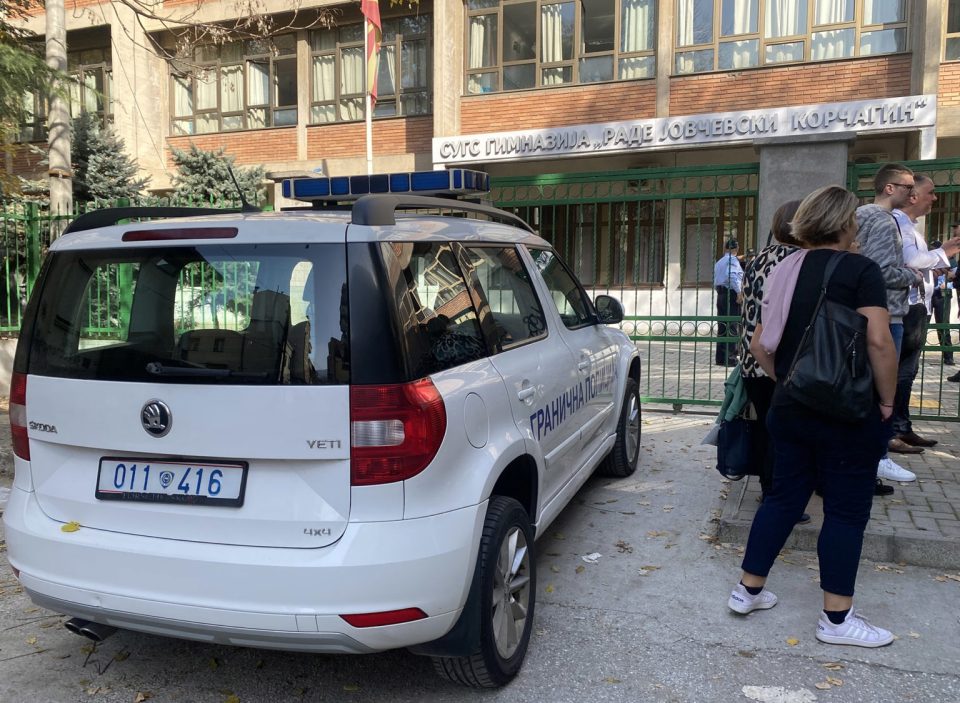 Денешните пријави за бомби во скопските средни училишта се лажни, утврди МВР