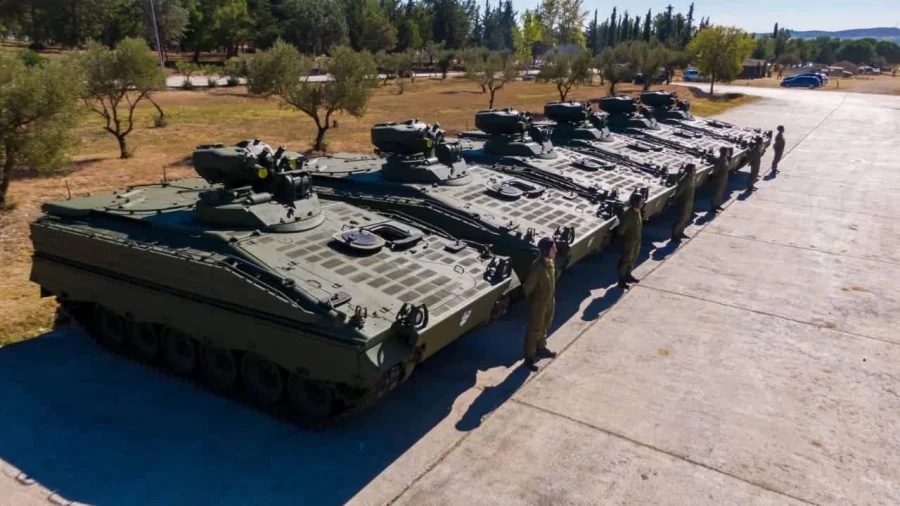 СИРИЗА и ПАСОК реагираат на одлуката на Мицотакис германските тенкови да се распоредат на Еврос, а не на островите