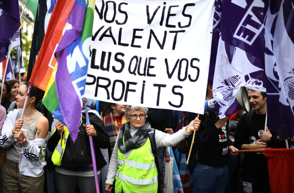 На Французите им збоктиса: Голем протест против поскапувањето