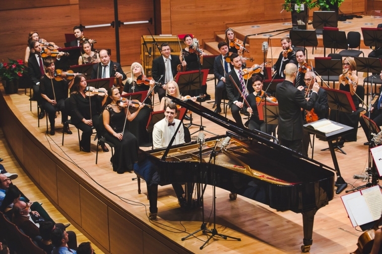 Македонската филхармонија и Дино Имери под диригентската палка на Габриел Бебешелеа настапуваат во Белград