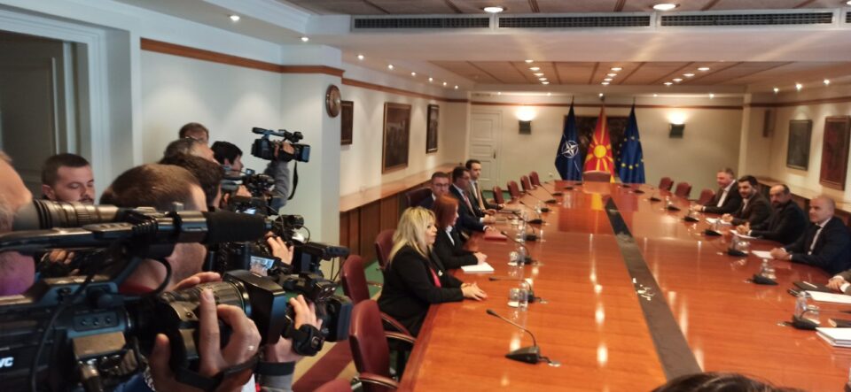 Ковачевски по средбата со Мицкоски: Барањата на ВМРО-ДПМНЕ не се отфрлени