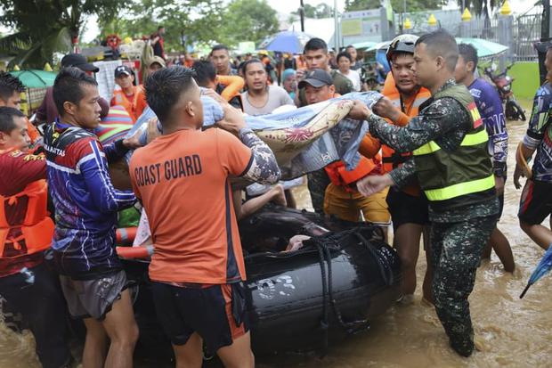 Најмалку 72 загинати во тропската бура Налга на Филипините