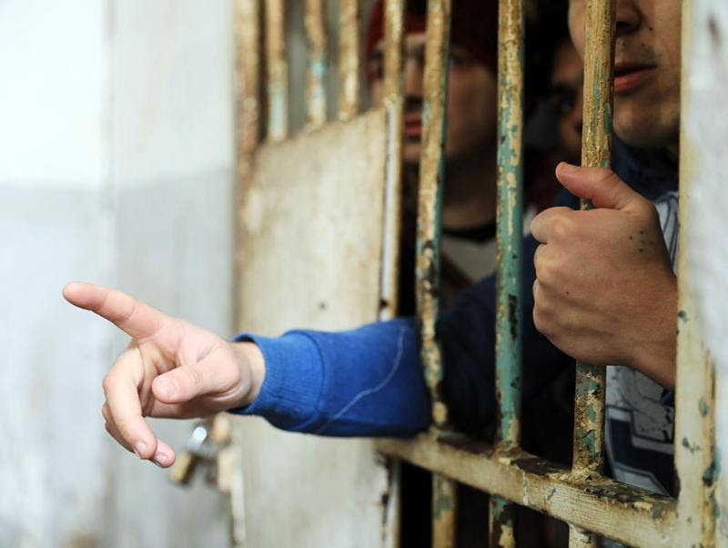 Затворениците треба да имаат мобилни телефони, смета адвокатот Митровски