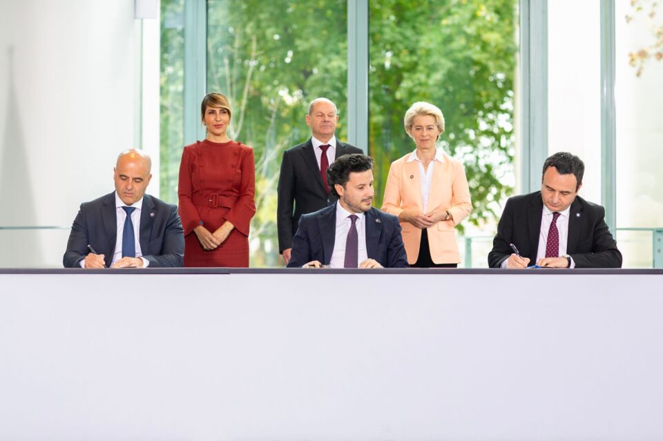 Во Берлин потпишани три договори за поголема мобилност на Западен Балкан
