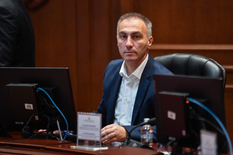 Македонија ќе има премиер-Албанец, така се договорија Ахмети и Заев, изјави Груби