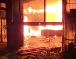 Пожар изби во зградата на „Технометал“ во центарот на Скопје