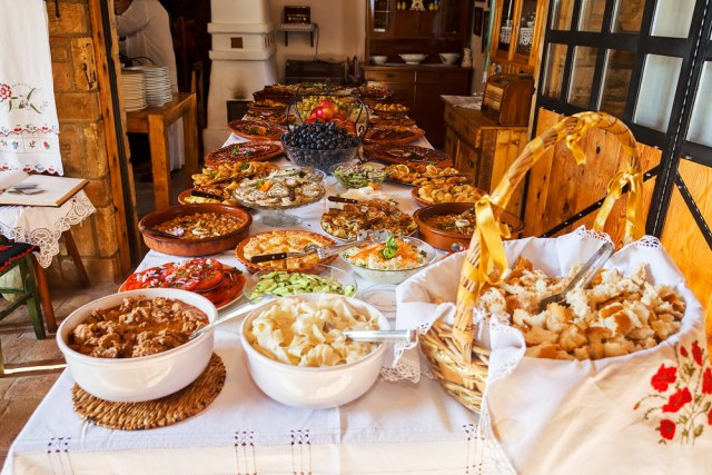 На светските готвачи им се гади од овие 10 српски јадења