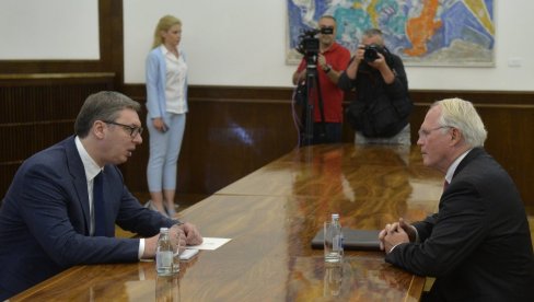 Американскиот амбасадор во Србија побарал од Вучиќ да се однесува одговорно
