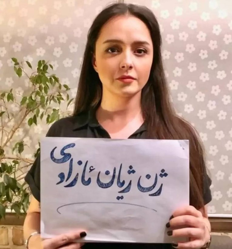 Оскаровка од Иран објави фотографија без хиџаб за да се солидаризира со антивладините демонстрации