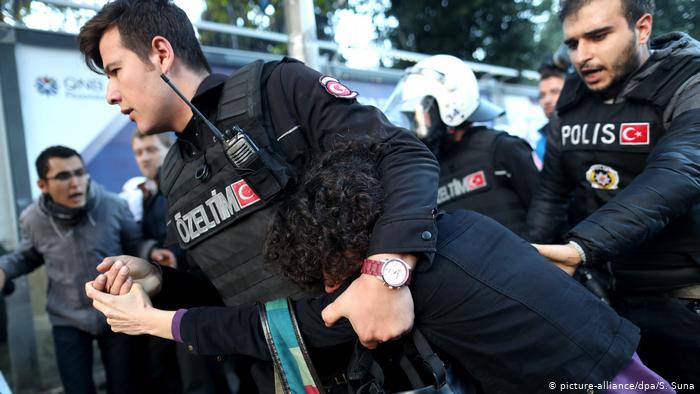 Во Турција уапсени 27 лица за врски со Фетула Ѓулен, меѓу нив генерал и офицери